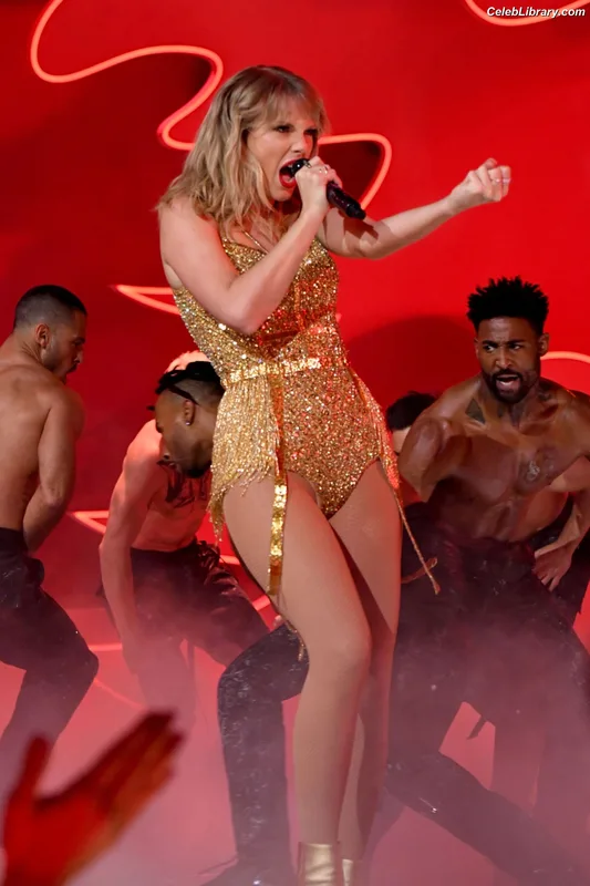 Taylor Swift photo 12 of 4190
