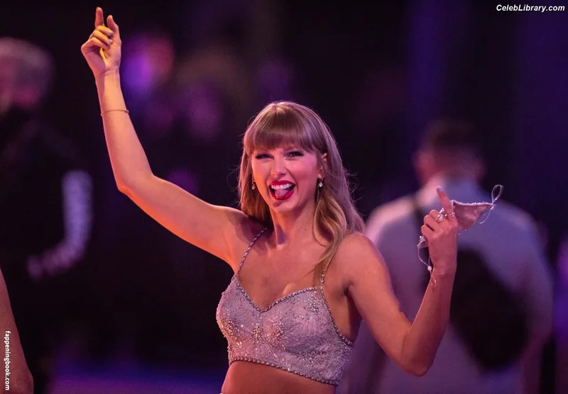 Taylor Swift photo 13 of 4190