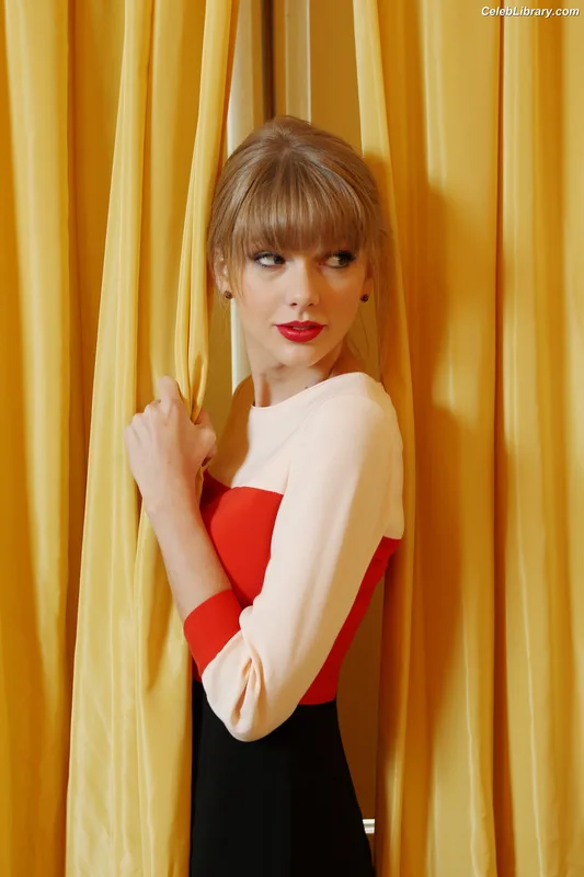 Taylor Swift photo 21 of 4190