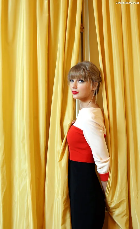 Taylor Swift photo 20 of 4190