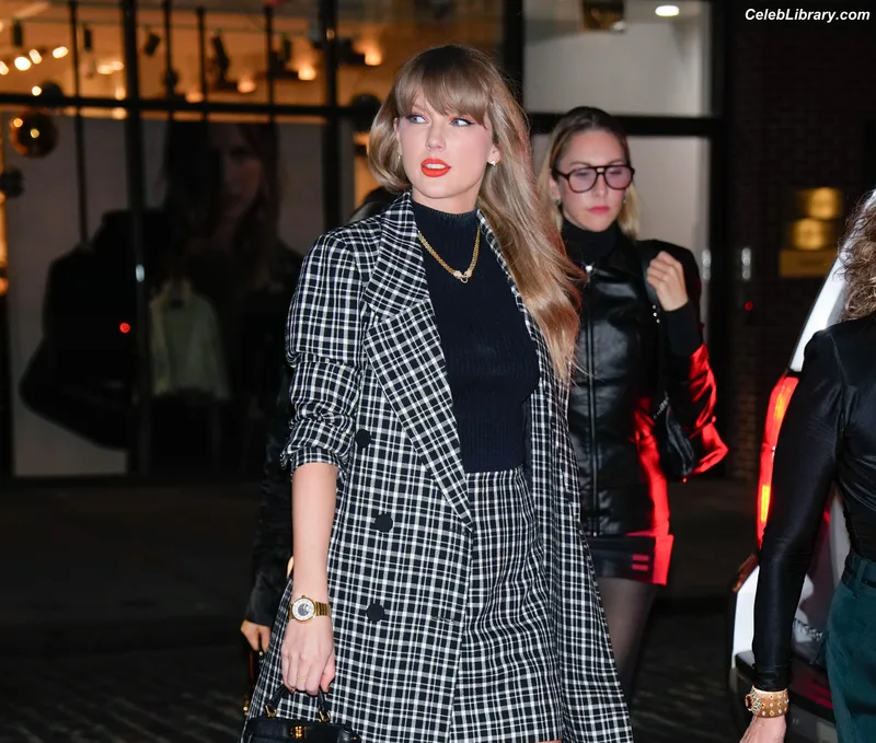 Taylor Swift photo 3 of 4190