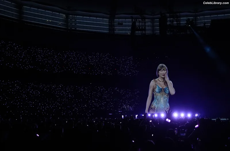 Taylor Swift photo 2 of 4190
