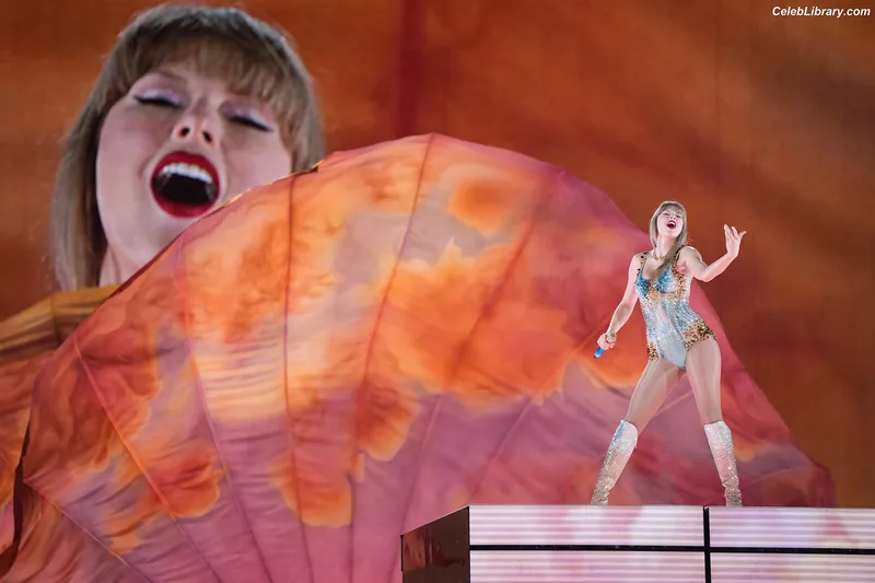 Taylor Swift photo 6 of 4190