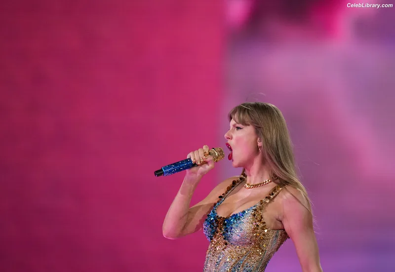 Taylor Swift photo 10 of 4190