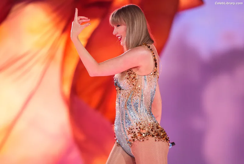 Taylor Swift photo 15 of 4190