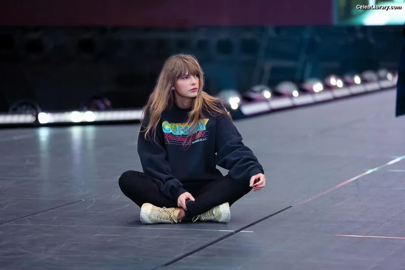 Taylor Swift photo 5 of 4190