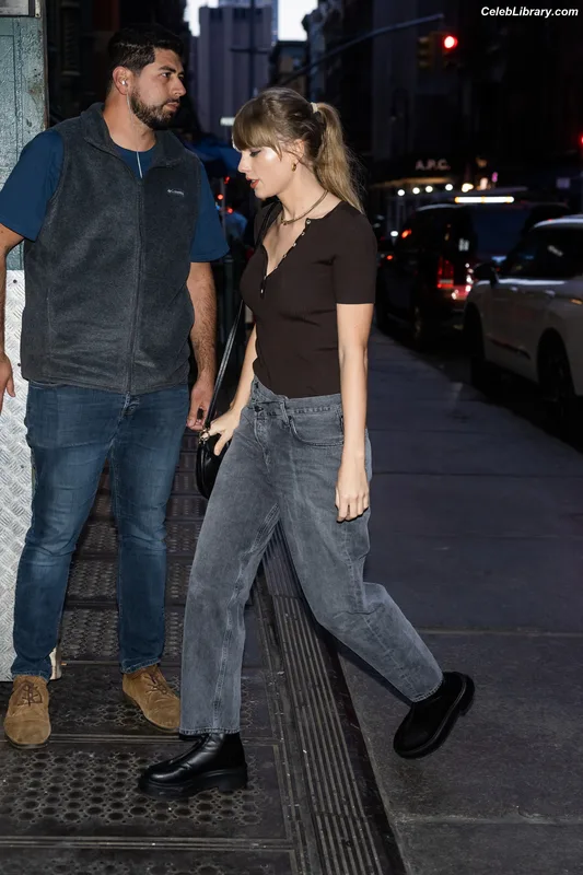 Taylor Swift photo 17 of 4190