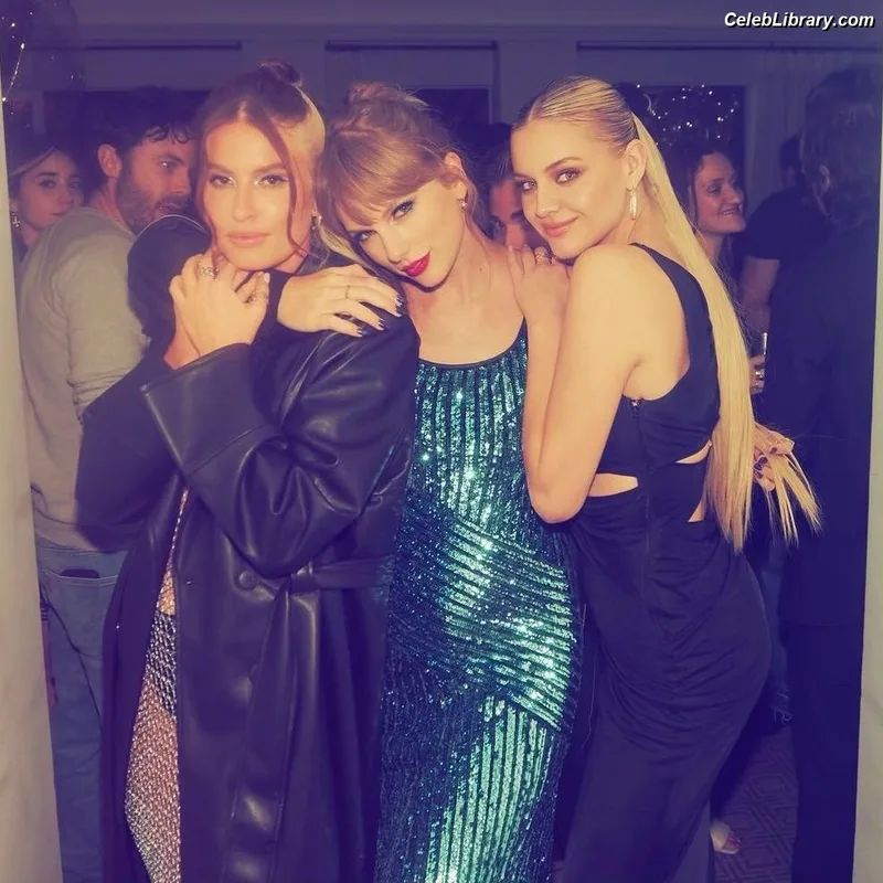 Taylor Swift photo 18 of 4190