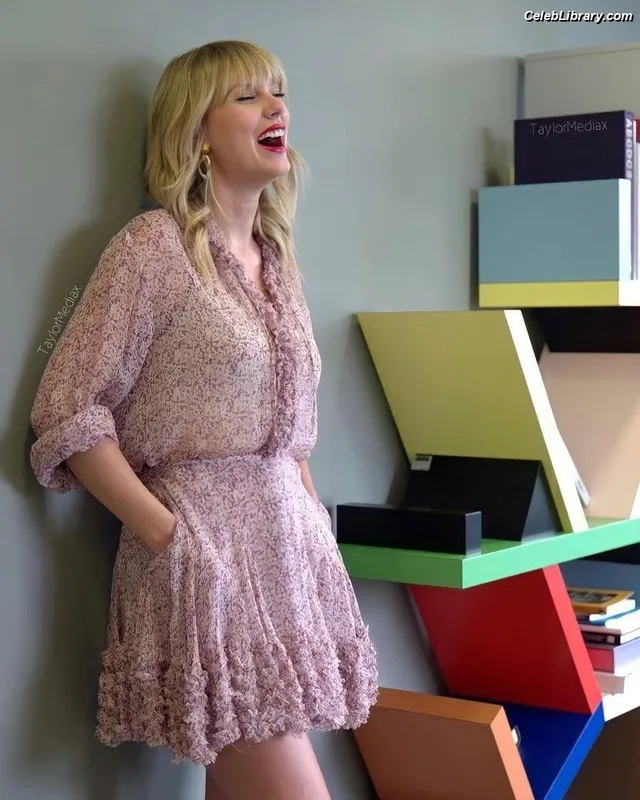 Taylor Swift photo 18 of 4190