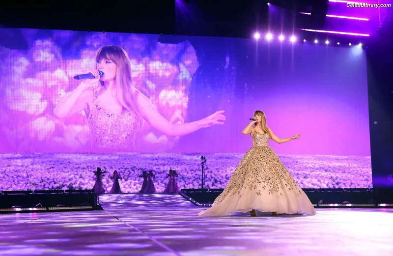 Taylor Swift photo 1 of 4190