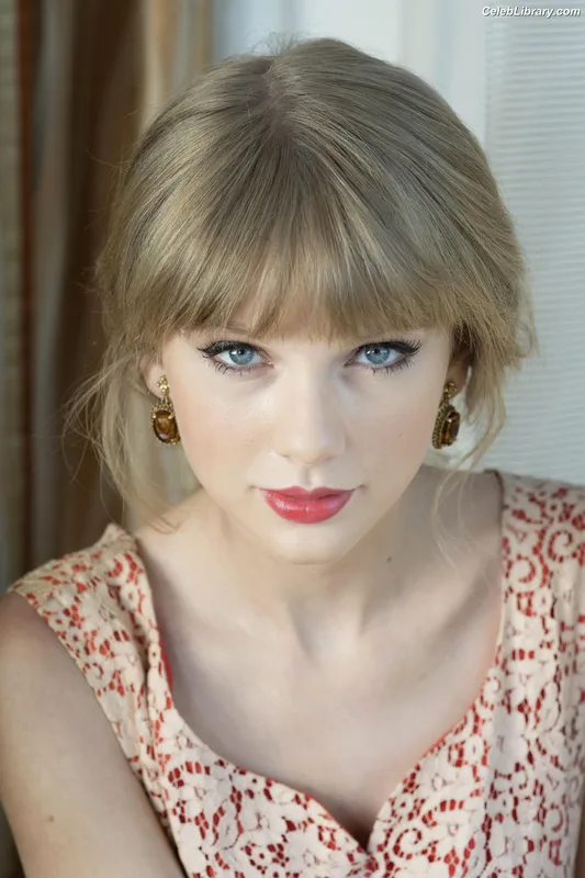 Taylor Swift photo 3 of 4190