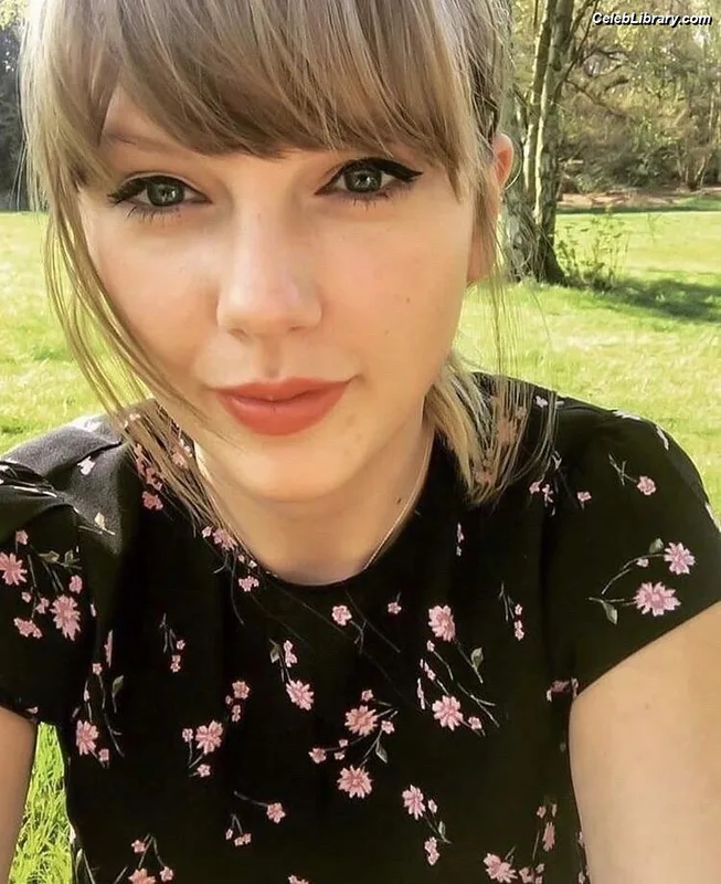 Taylor Swift photo 20 of 4190