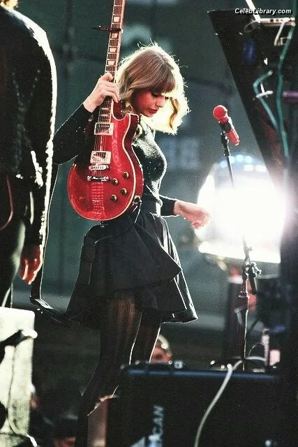 Taylor Swift photo 4 of 4190