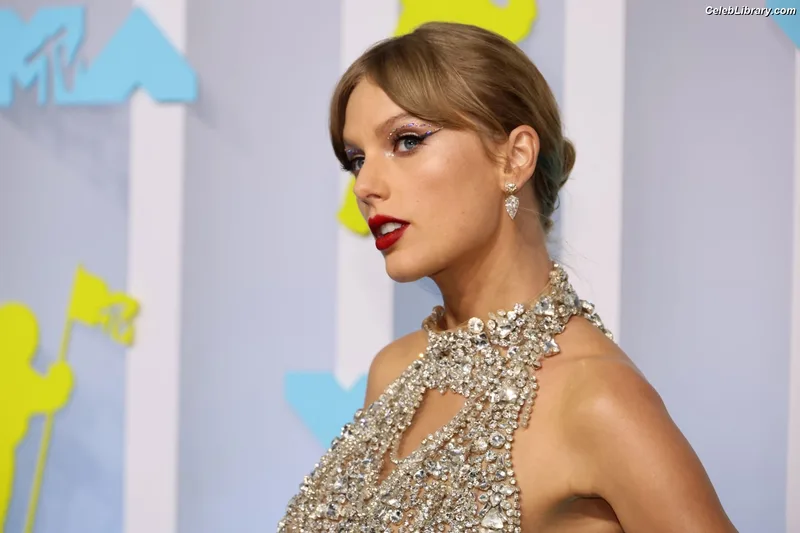 Taylor Swift photo 8 of 4190
