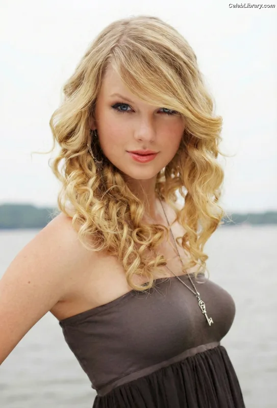 Taylor Swift photo 10 of 4190