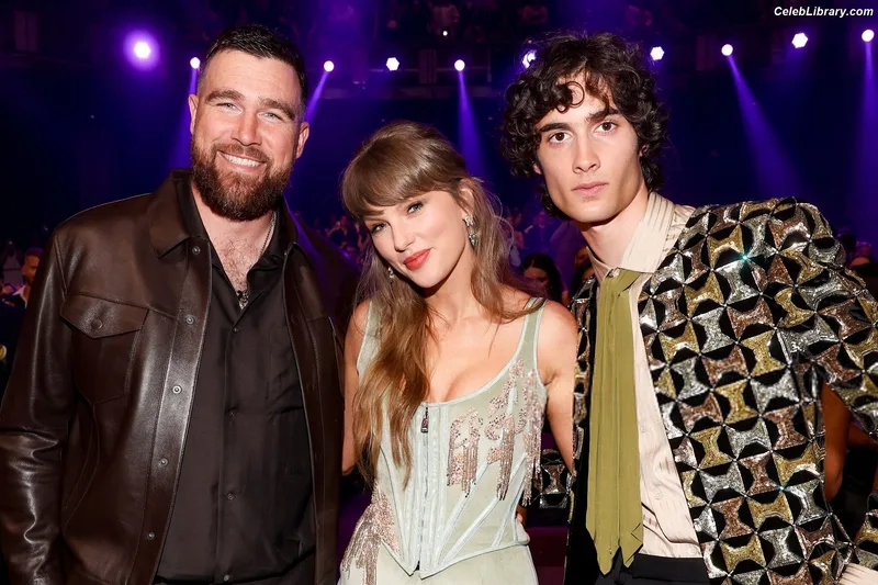 Taylor Swift photo 13 of 4190