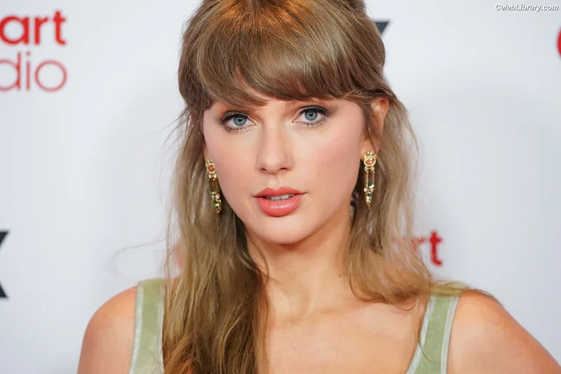 Taylor Swift photo 23 of 4190