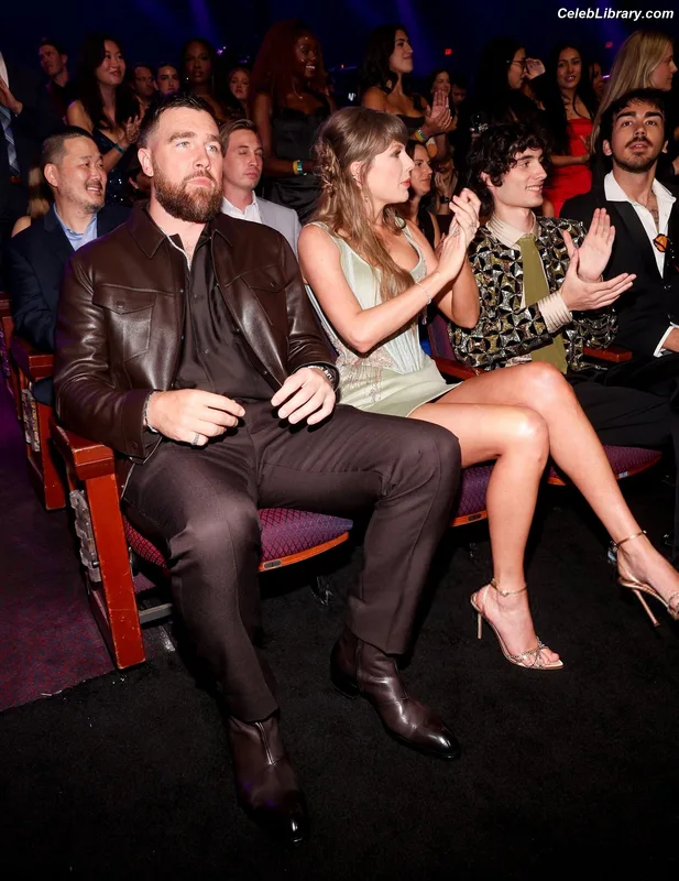 Taylor Swift photo 10 of 4190