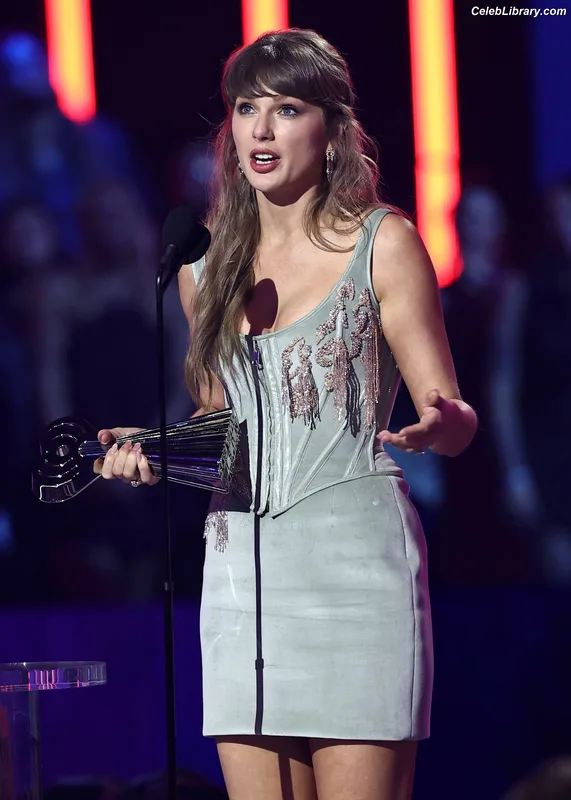 Taylor Swift photo 18 of 4190