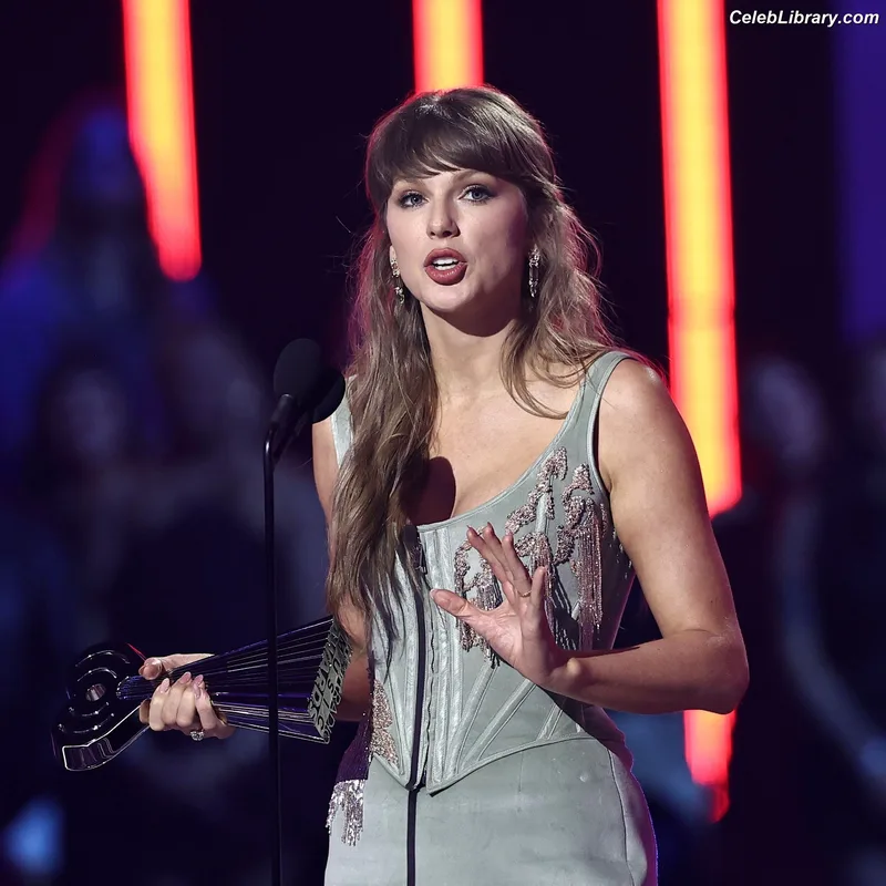 Taylor Swift photo 22 of 4190