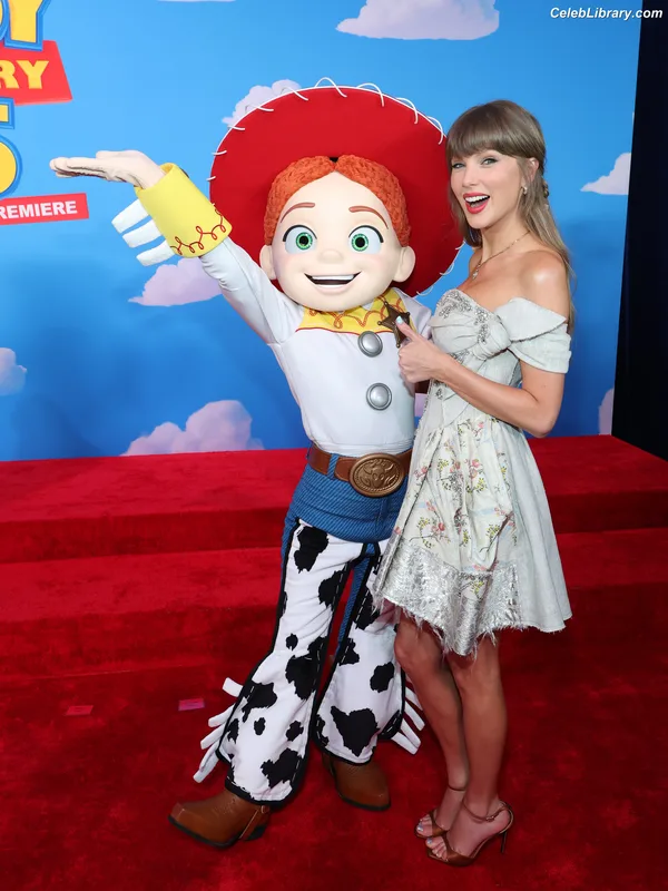 Taylor Swift photo 9 of 4190