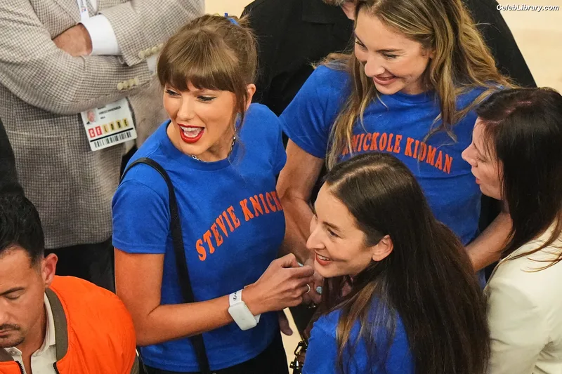 Taylor Swift photo 15 of 4190