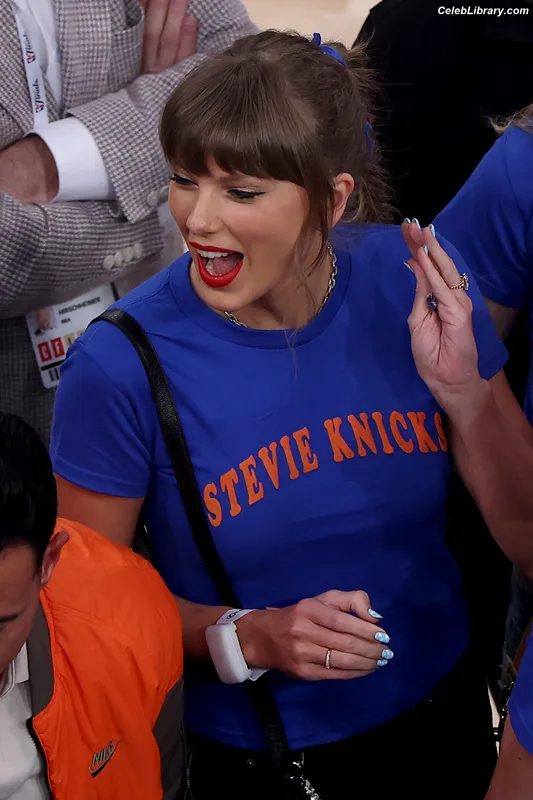Taylor Swift photo 19 of 4190