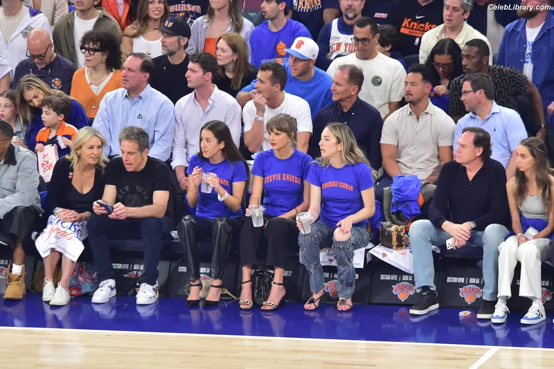 Taylor Swift photo 8 of 4190