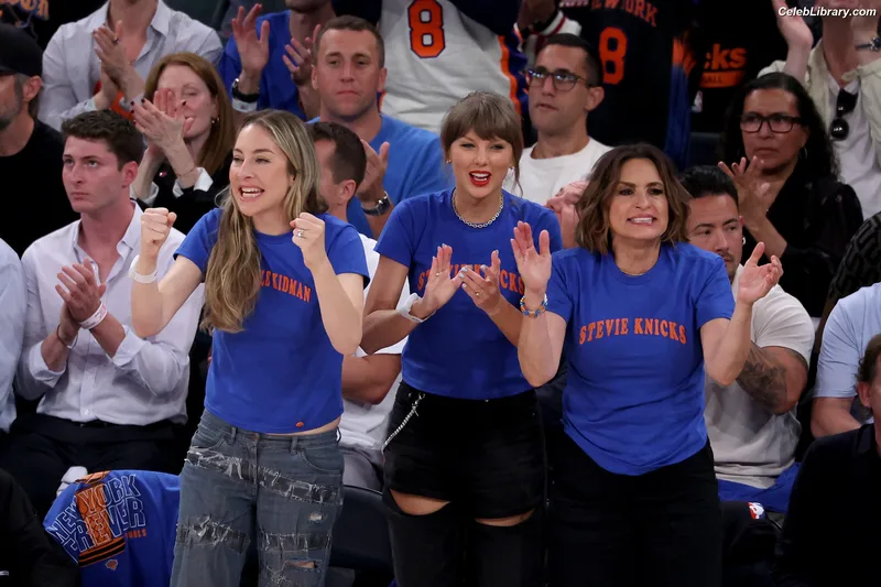 Taylor Swift photo 20 of 4190