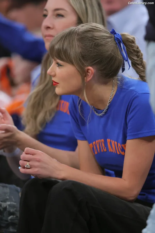 Taylor Swift photo 23 of 4190