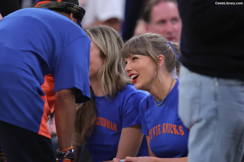 Taylor Swift photo 24 of 4190