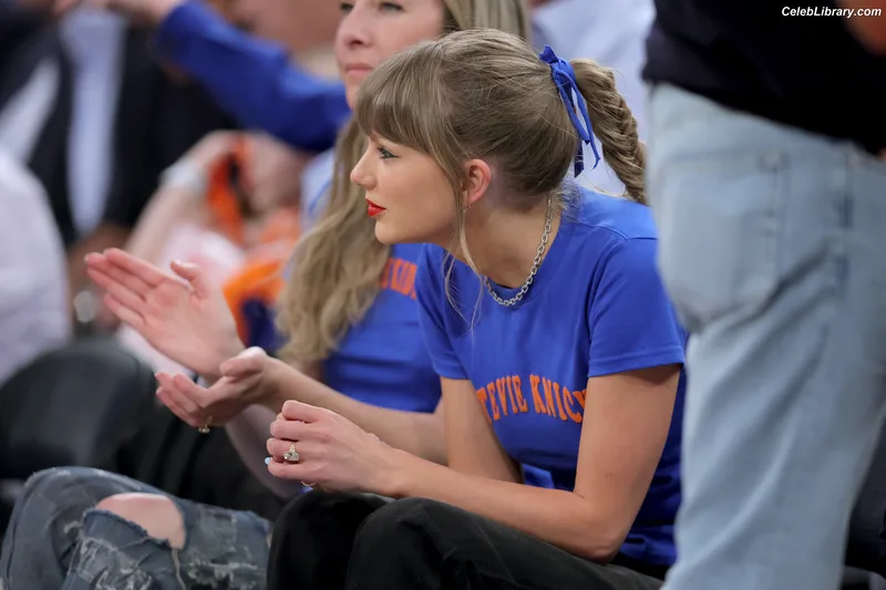 Taylor Swift photo 2 of 4190