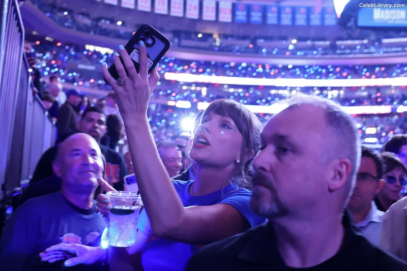 Taylor Swift photo 14 of 4190
