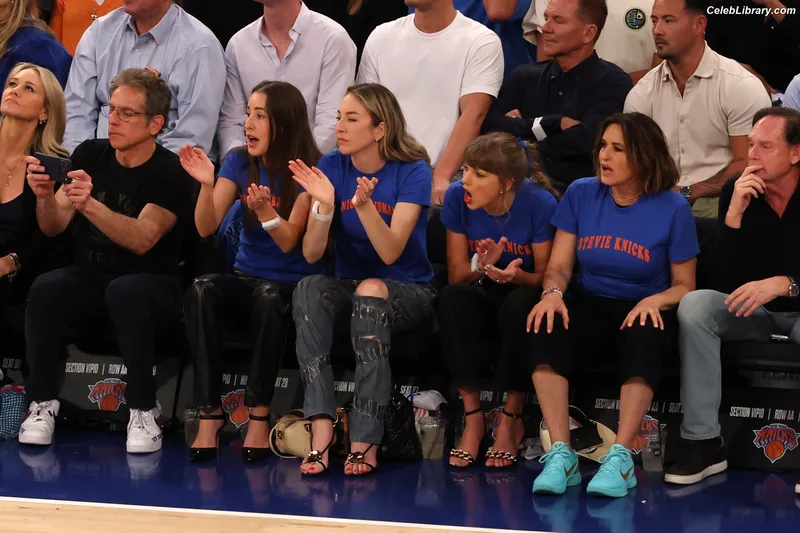 Taylor Swift photo 15 of 4190
