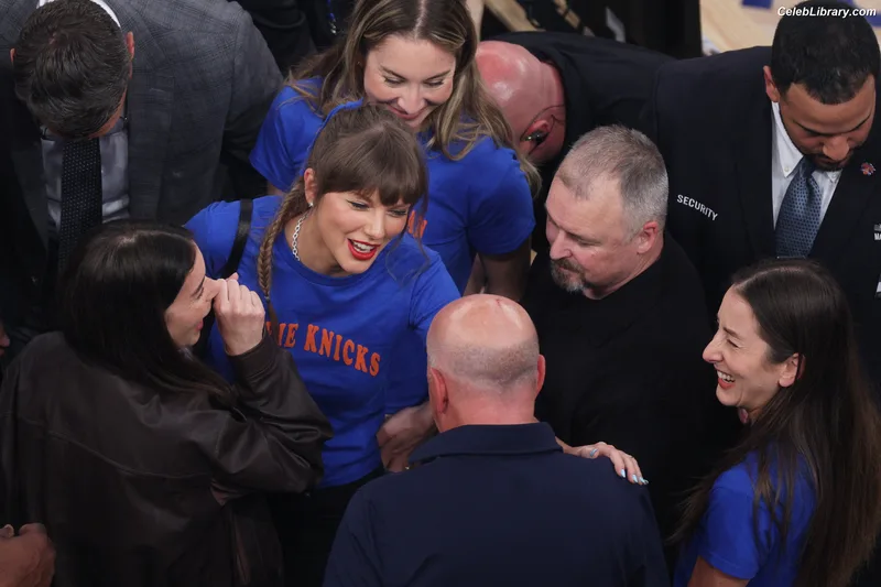 Taylor Swift photo 19 of 4190