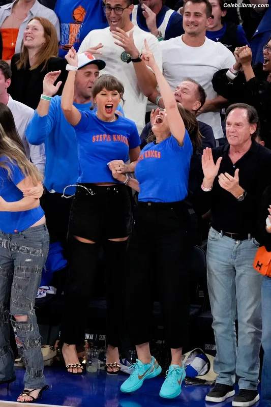 Taylor Swift photo 8 of 4190