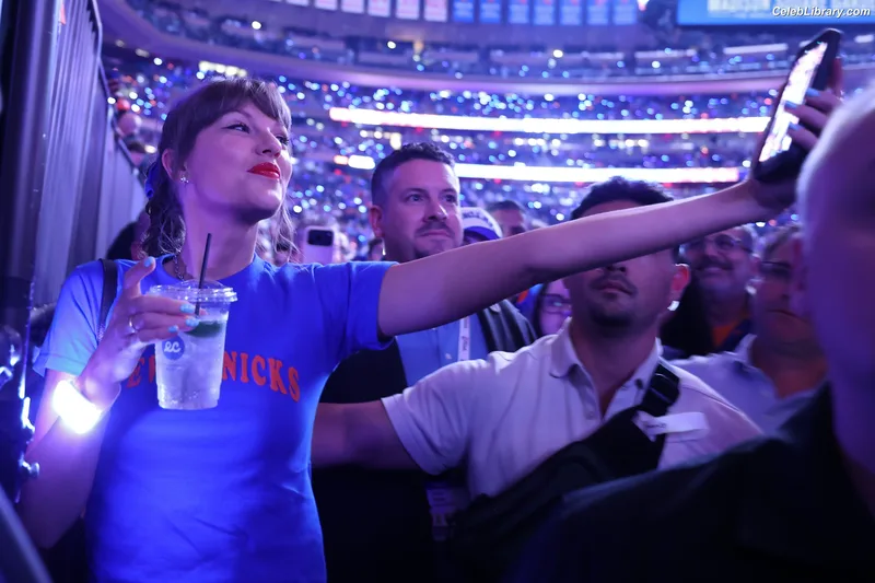 Taylor Swift photo 14 of 4190