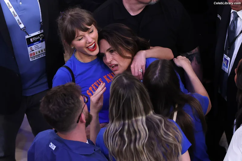 Taylor Swift photo 17 of 4190