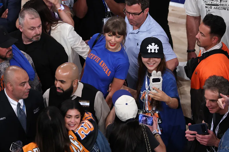 Taylor Swift photo 18 of 4190