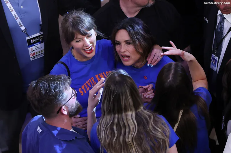 Taylor Swift photo 19 of 4190