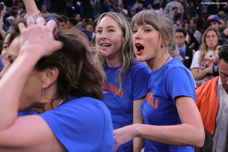 Taylor Swift photo 21 of 4190