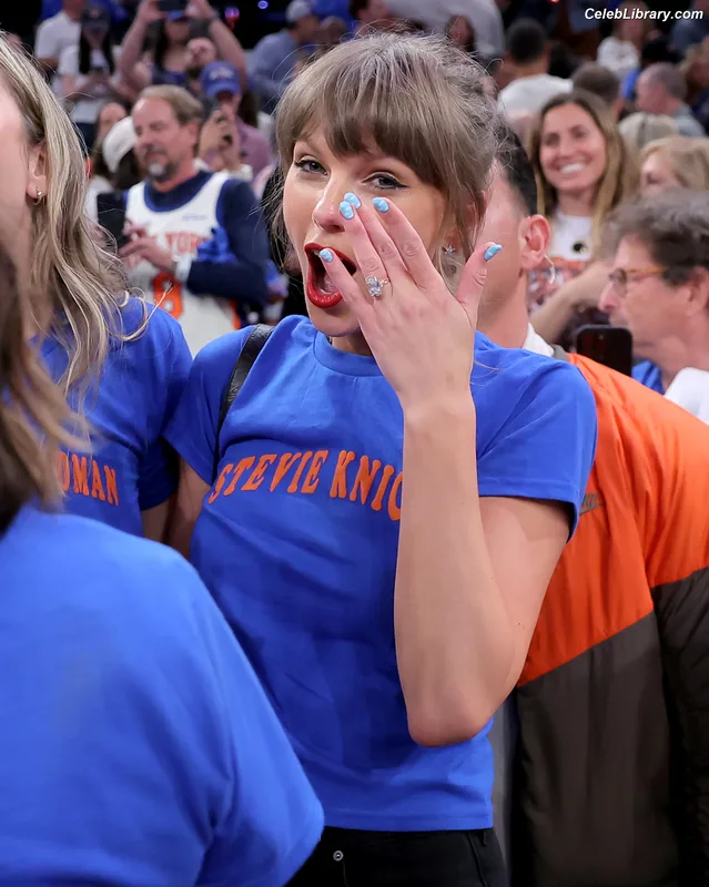 Taylor Swift photo 22 of 4190