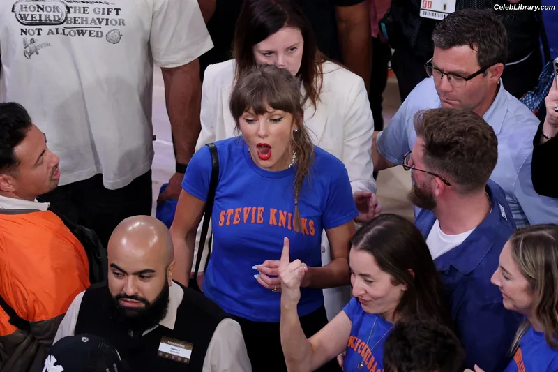 Taylor Swift photo 23 of 4190