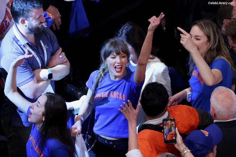 Taylor Swift photo 24 of 4190