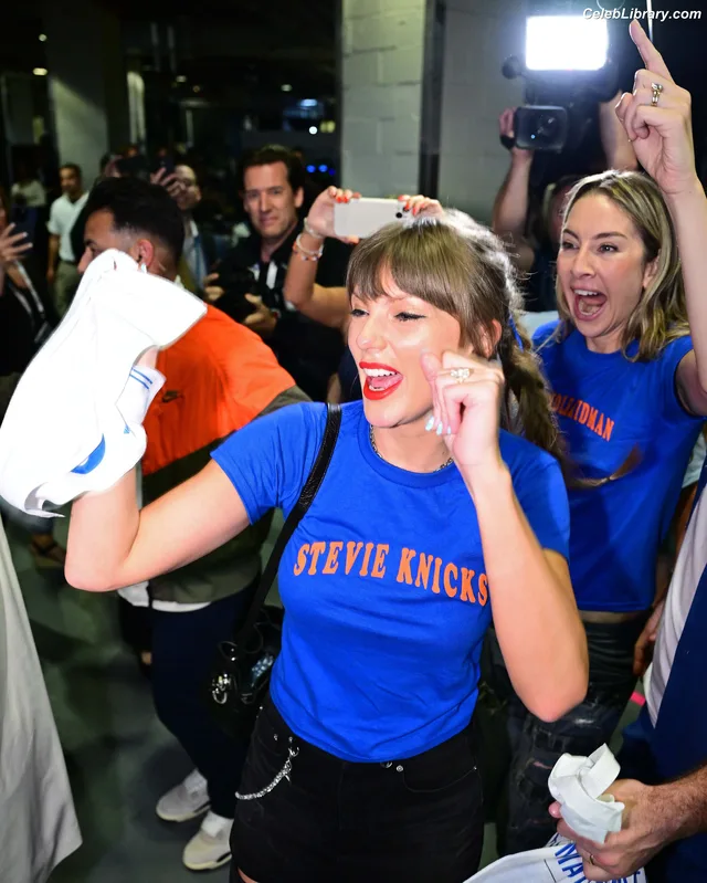 Taylor Swift photo 3 of 4190