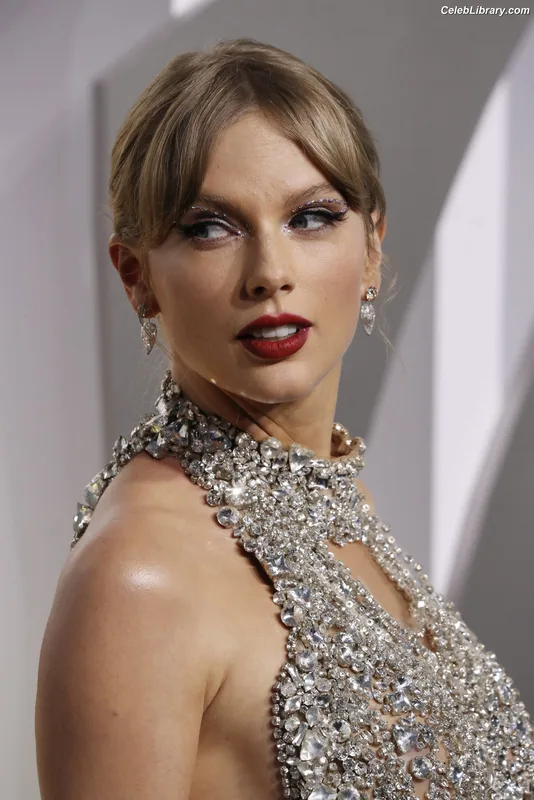 Taylor Swift photo 5 of 4190