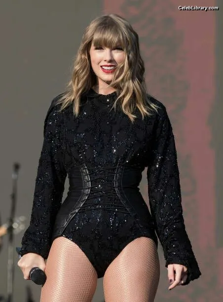Taylor Swift photo 12 of 4190