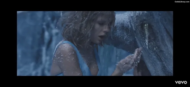 Taylor Swift photo 17 of 4190