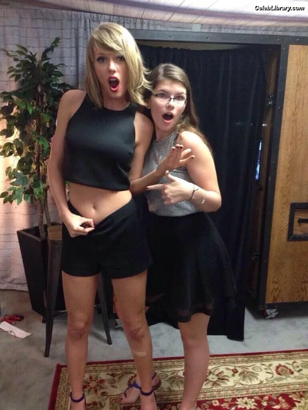 Taylor Swift photo 12 of 4190