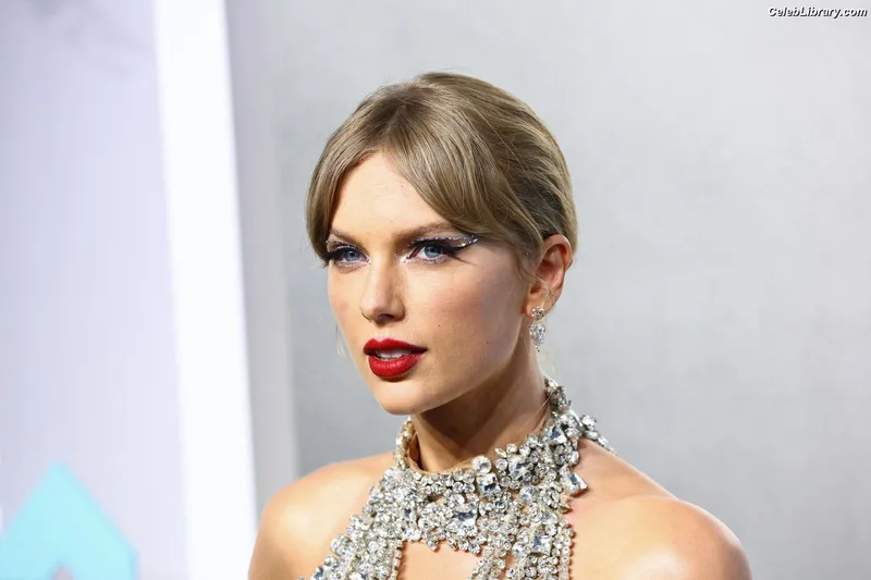 Taylor Swift photo 21 of 4190